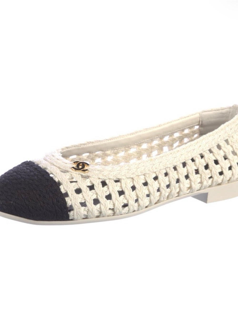 CHANEL 2026 Cream Crochet Ballet Flats with Black Cap Toe - Picture 2 of 5